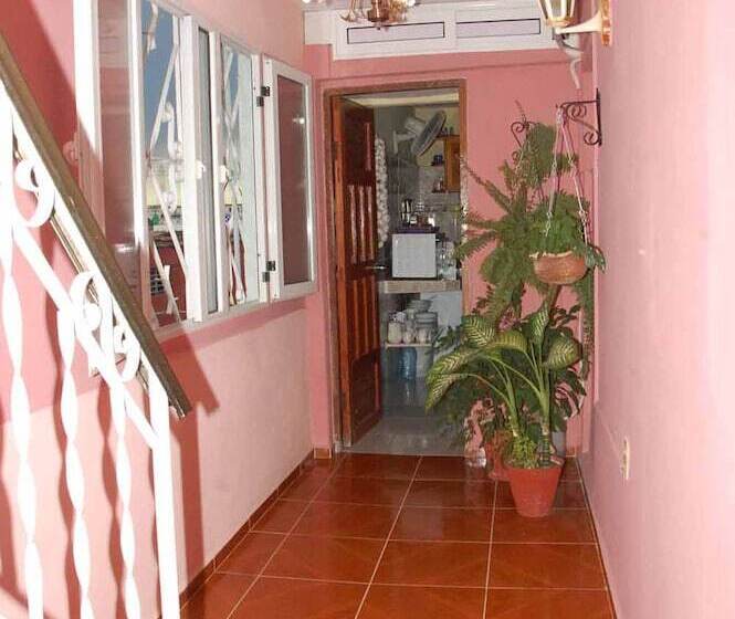 پانسیون Casa Hostal Pink House