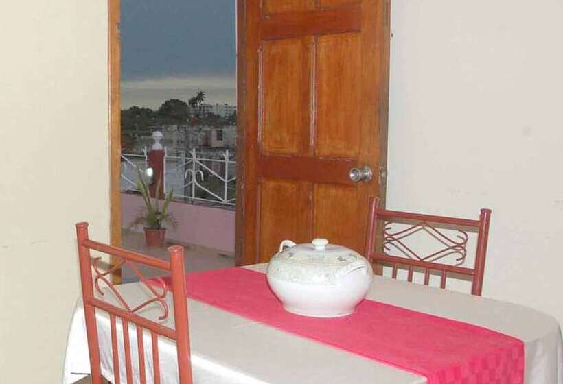 پانسیون Casa Hostal Pink House