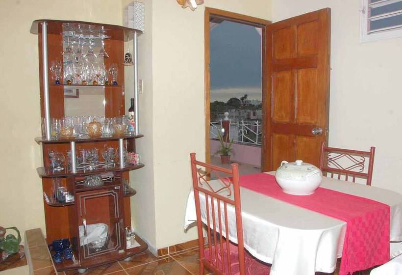 پانسیون Casa Hostal Pink House