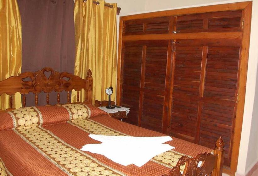 پانسیون Casa Hostal Pink House