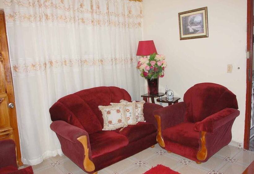 پانسیون Casa Hostal Pink House