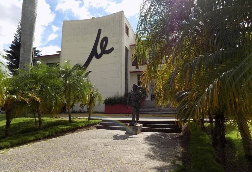 پانسیون Hostal Vista Al Mejunje