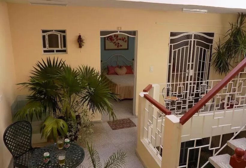 ペンション Hostal Vista Al Mejunje