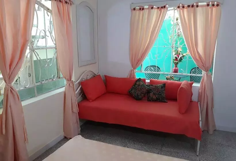 ペンション Hostal Vista Al Mejunje