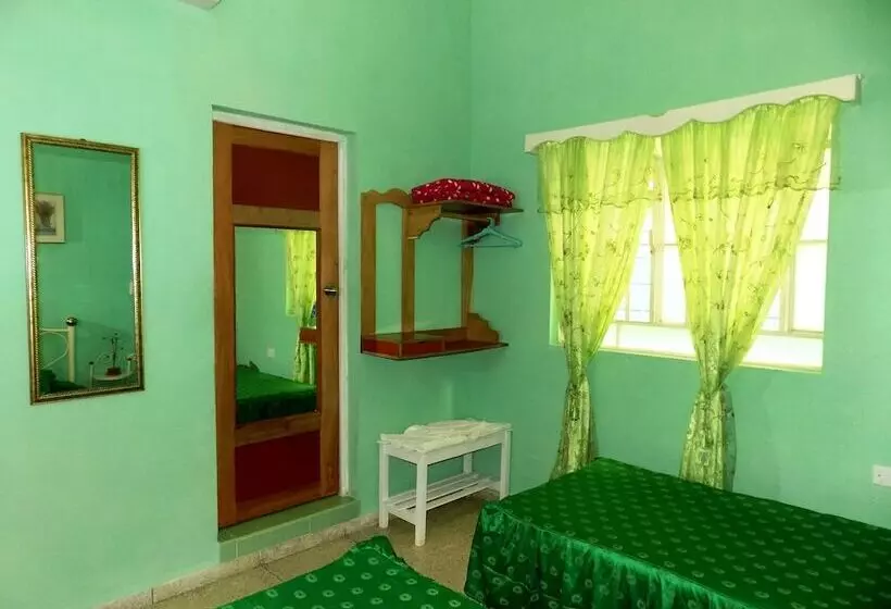 ペンション Hostal Vista Al Mejunje