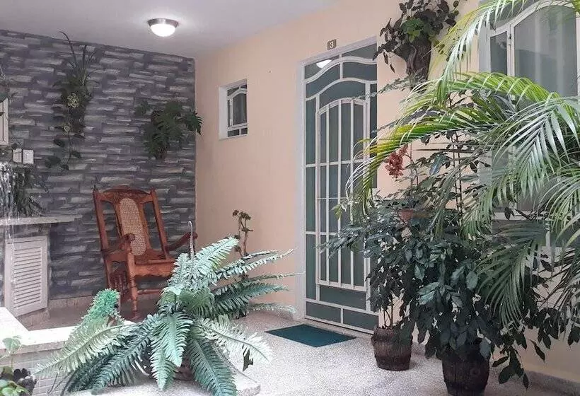 ペンション Hostal Vista Al Mejunje