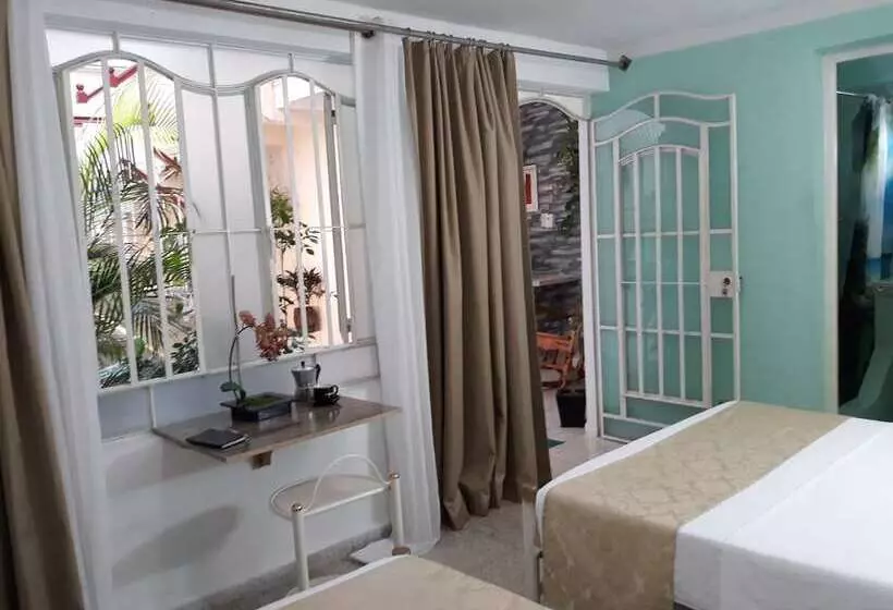 ペンション Hostal Vista Al Mejunje
