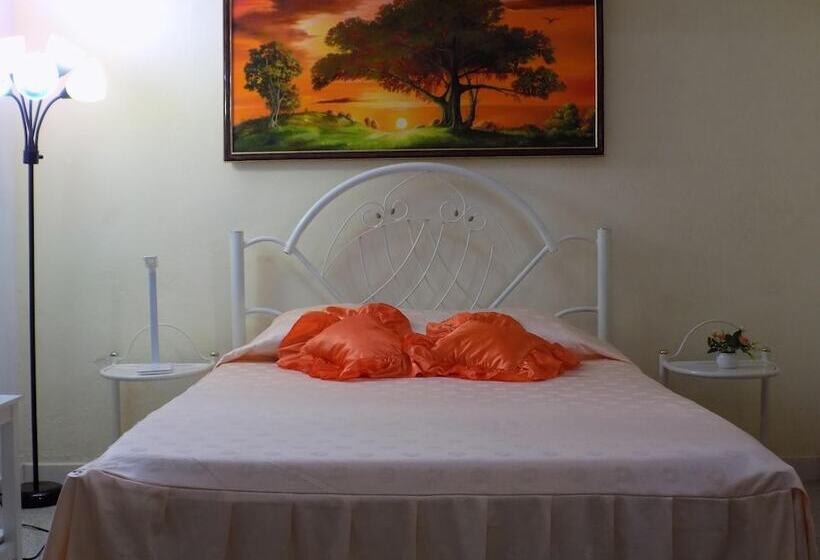 پانسیون Hostal Vista Al Mejunje