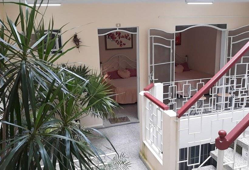 پانسیون Hostal Vista Al Mejunje