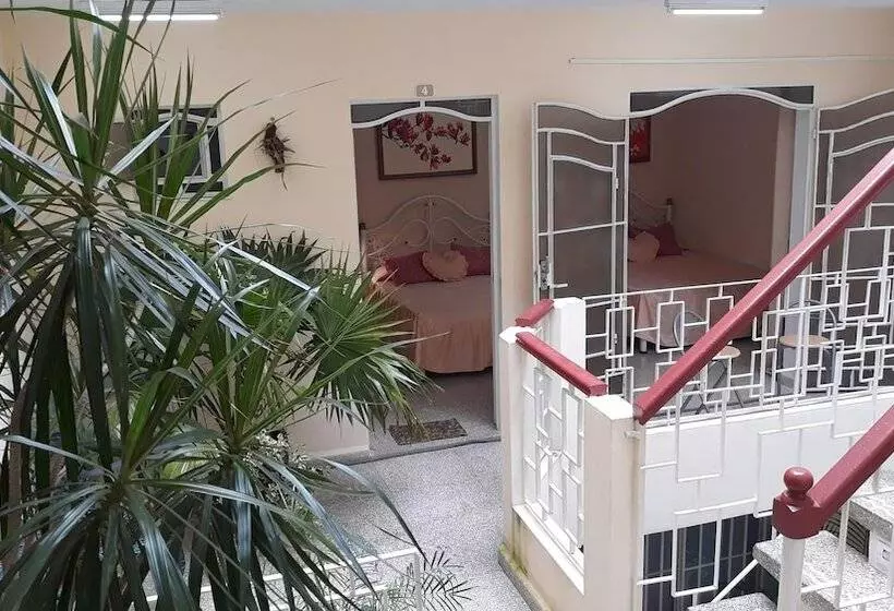 ペンション Hostal Vista Al Mejunje