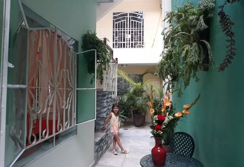 ペンション Hostal Vista Al Mejunje