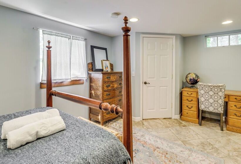 Pet Friendly Annapolis Home: Walk To Beach!