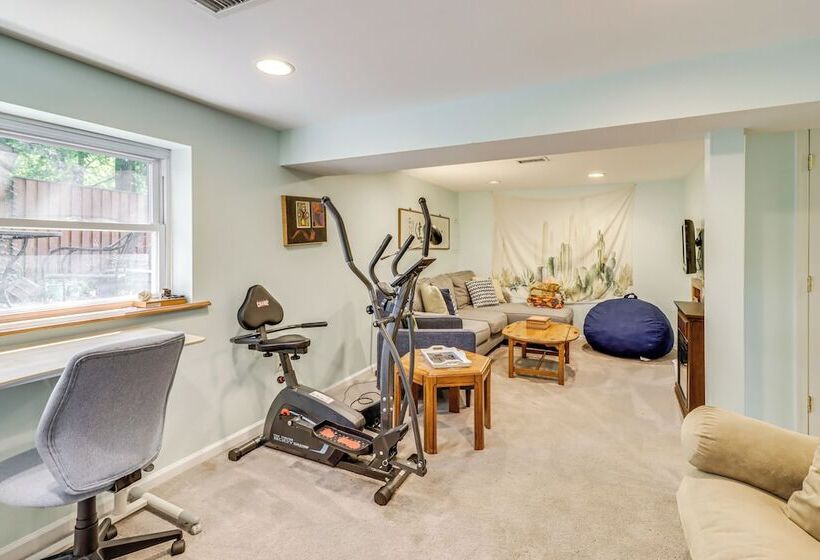 Pet Friendly Annapolis Home: Walk To Beach!