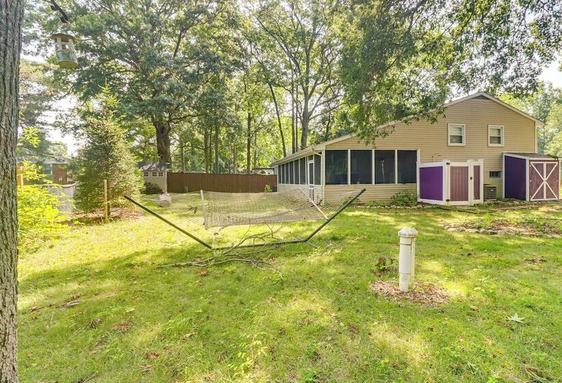 Pet Friendly Annapolis Home: Walk To Beach!