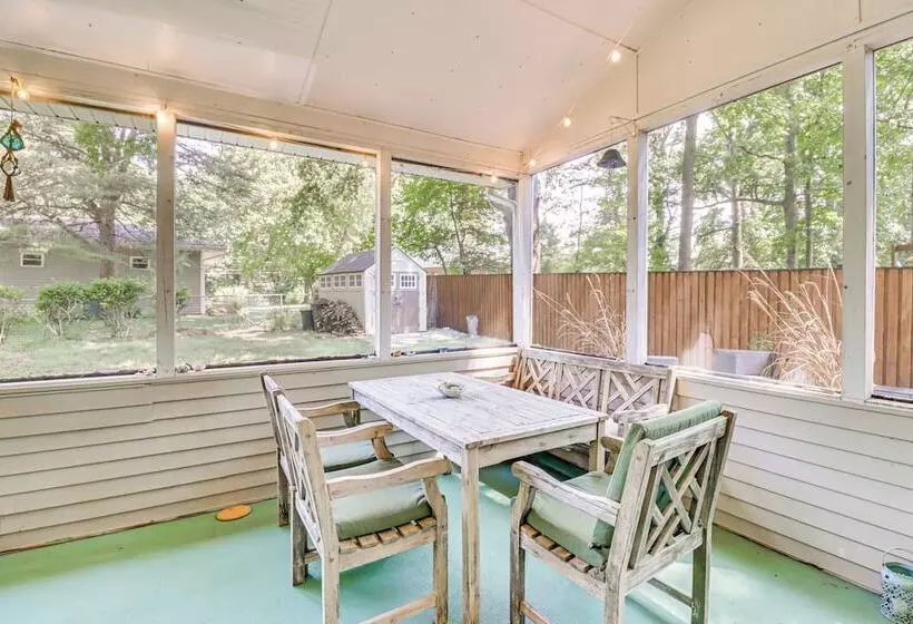Pet Friendly Annapolis Home: Walk To Beach!