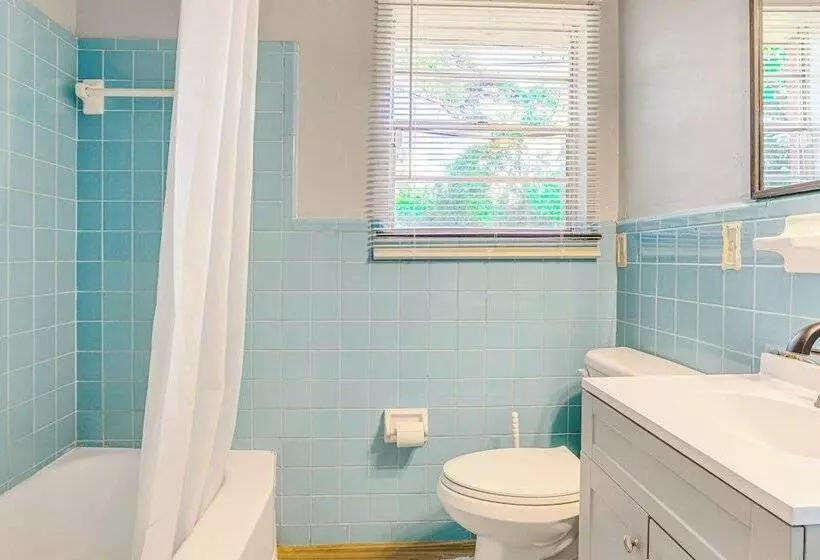 Pet Friendly Brent Home W/ Spacious & Fenced Yard!