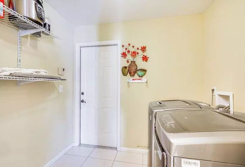 3 Mi To Beach: Gem W/ Pool In Cape Coral!