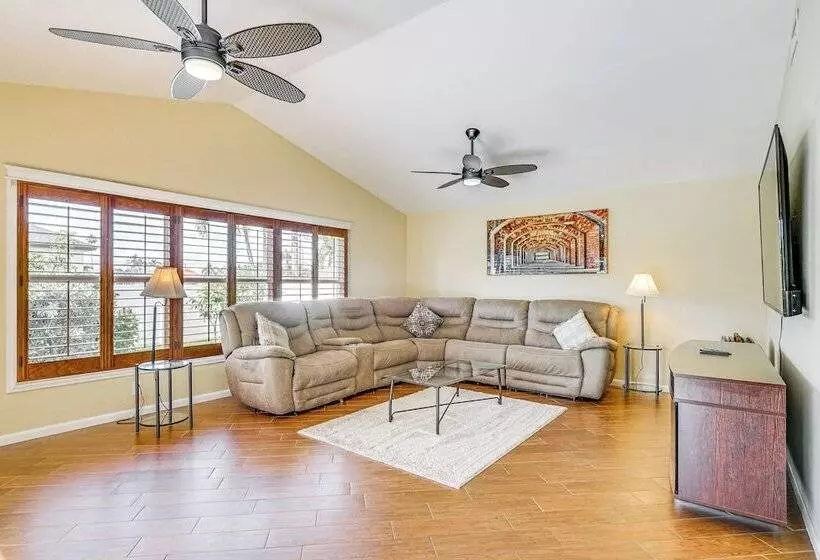 3 Mi To Beach: Gem W/ Pool In Cape Coral!