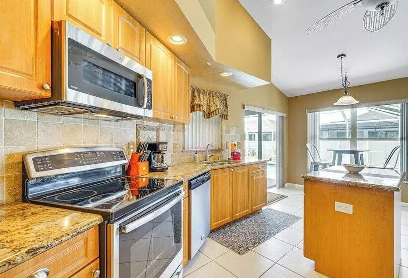3 Mi To Beach: Gem W/ Pool In Cape Coral!