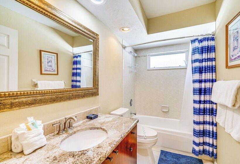 3 Mi To Beach: Gem W/ Pool In Cape Coral!