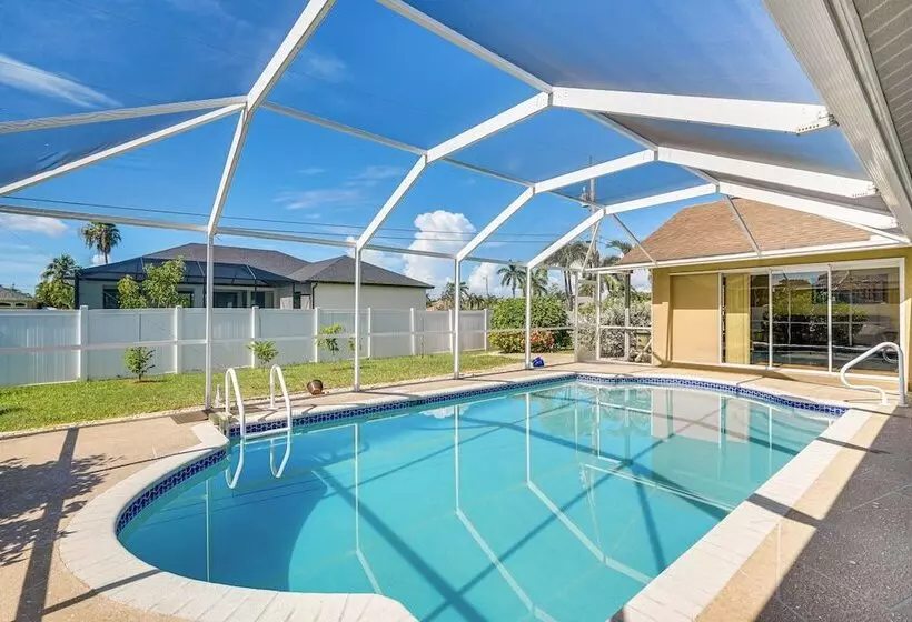 3 Mi To Beach: Gem W/ Pool In Cape Coral!