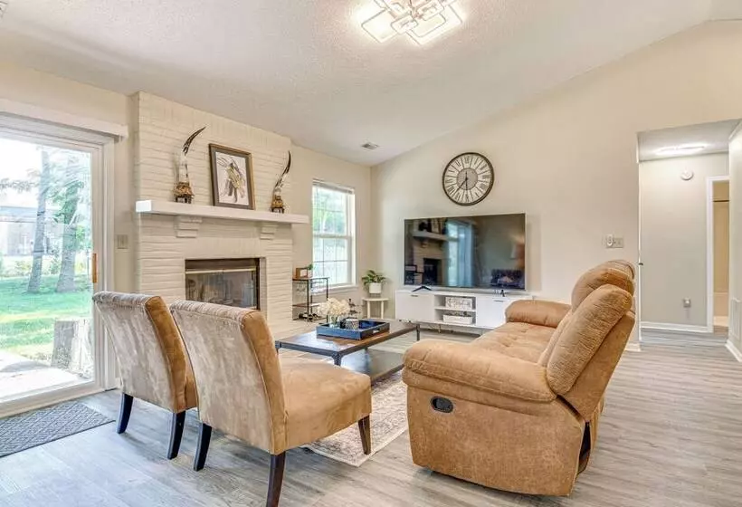 Westfield Home W/ Furnished Patio: 2 Mi To Park St