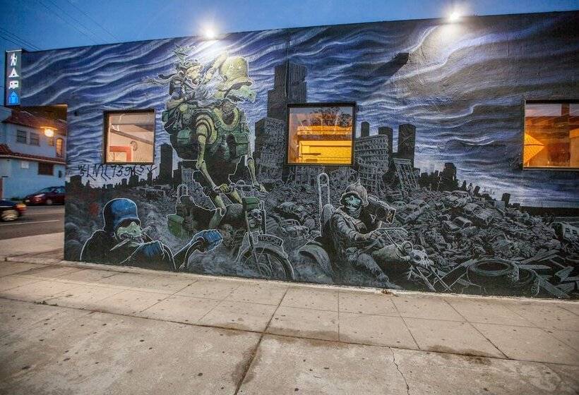 فندق صغير Podshare East Hollywood