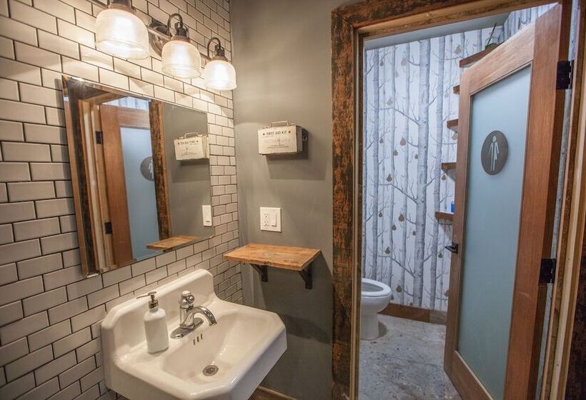 فندق صغير Podshare East Hollywood