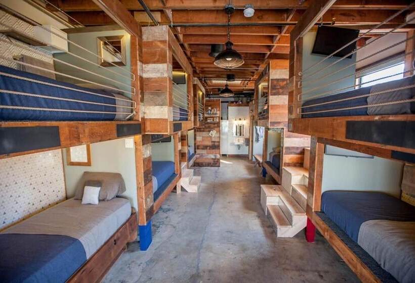 فندق صغير Podshare East Hollywood