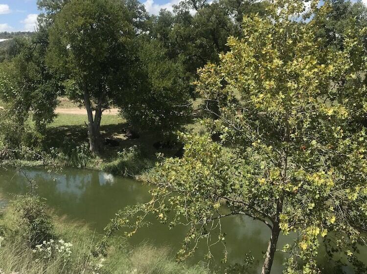 Bed and Breakfast City On A Hill At Spring Creek