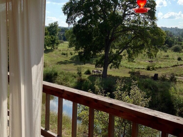 Bed and Breakfast City On A Hill At Spring Creek