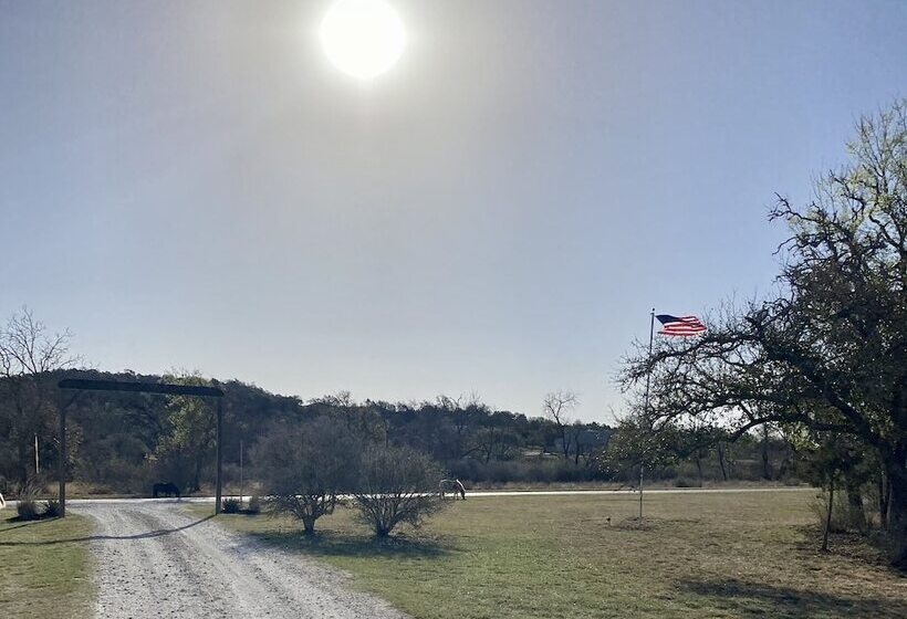 Bed and Breakfast City On A Hill At Spring Creek