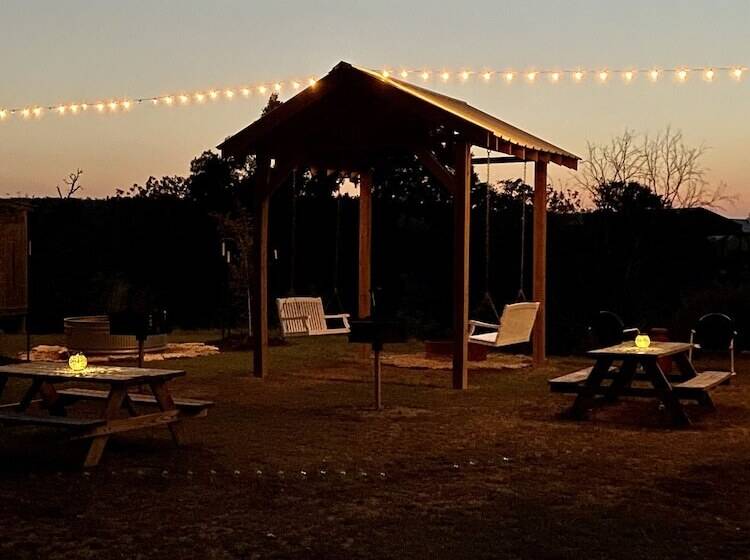 Bed and Breakfast City On A Hill At Spring Creek