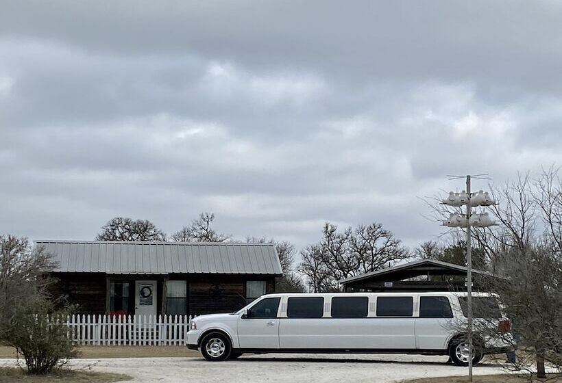 Bed and Breakfast City On A Hill At Spring Creek