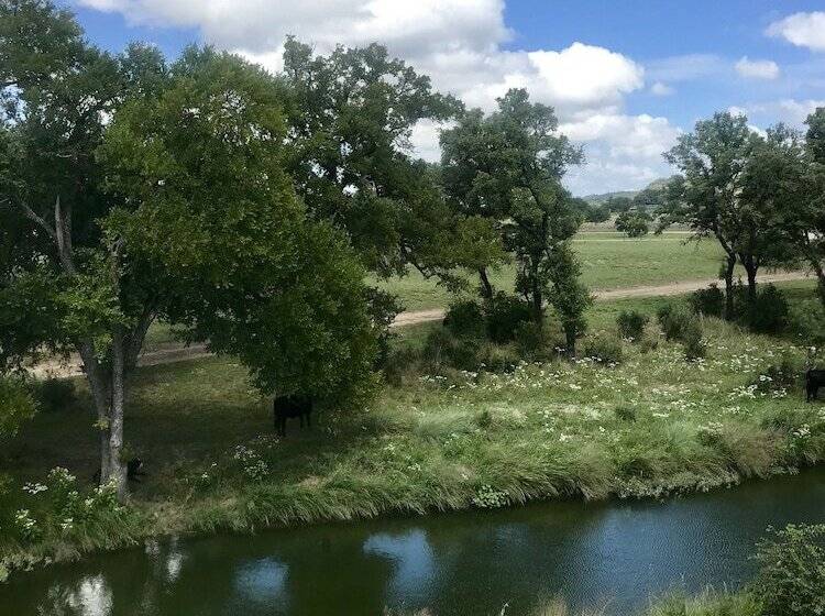Bed and Breakfast City On A Hill At Spring Creek