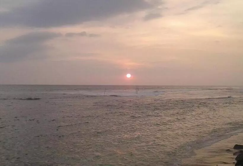 ベッドアンドブレックファースト Sunset Surfing Beach Resort