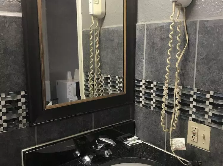 Economy Inn Motel