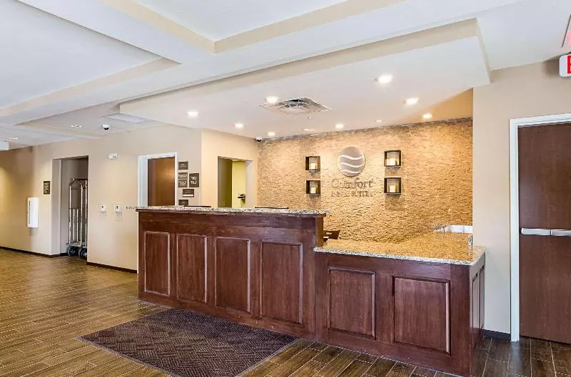 Hotelli Comfort Inn & Suites Zachary