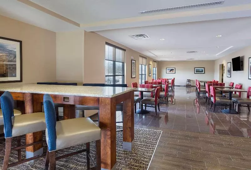 Hotelli Comfort Inn & Suites Zachary
