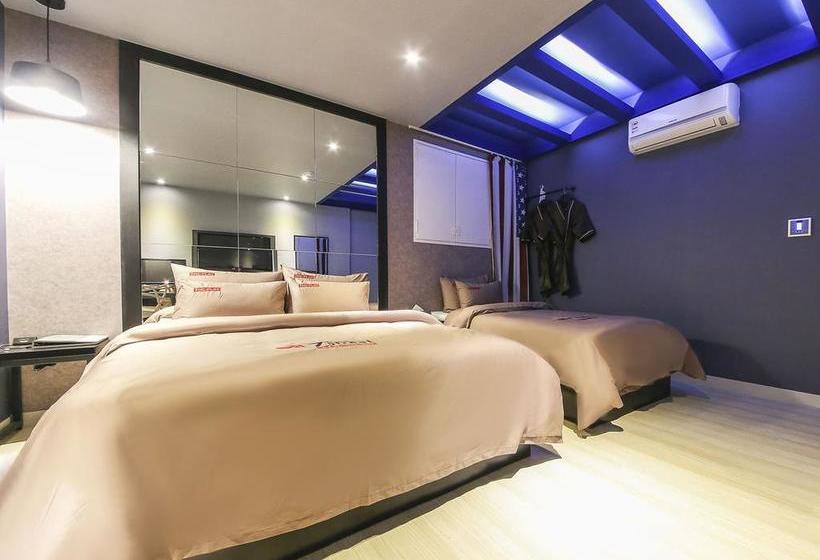 Motel 7th Street  The Play