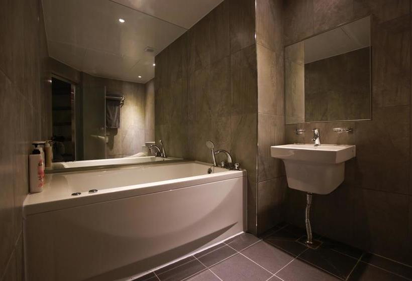 Motel 7th Street  The Play