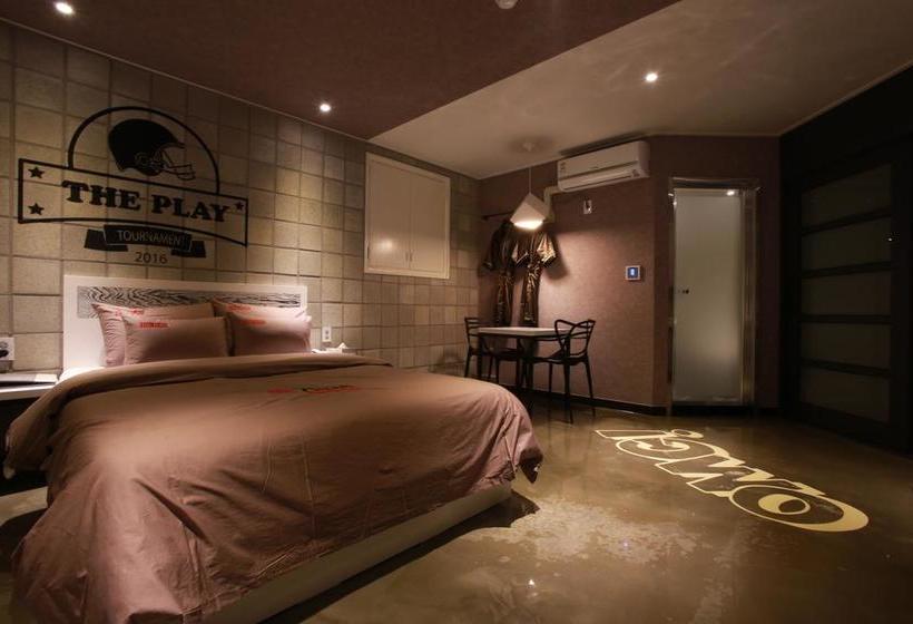 Motel 7th Street  The Play