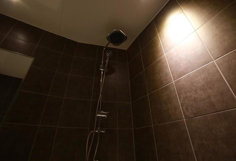 Motel 7th Street  The Play