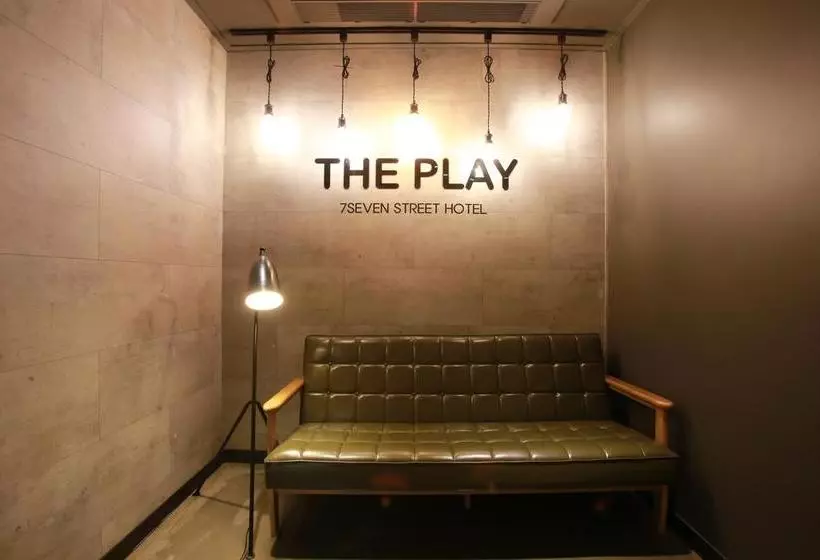 モーテル 7th Street  The Play