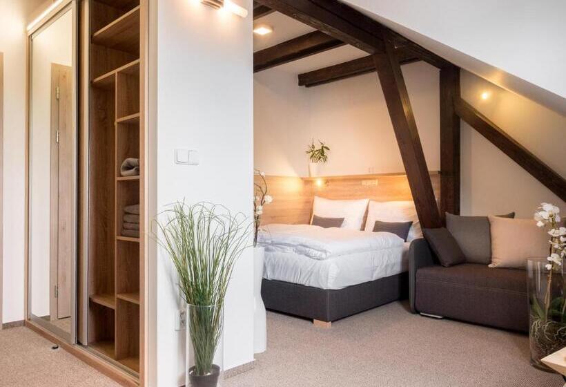 فندق Club Apartments