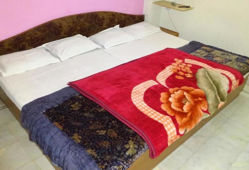 ホテル Spot On 61151 Madhuvan