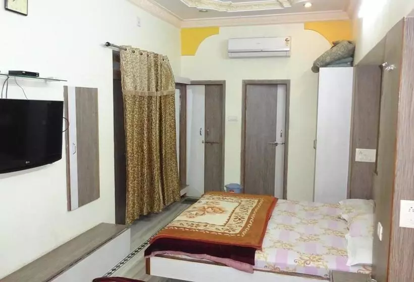 ホテル Spot On 61151 Madhuvan