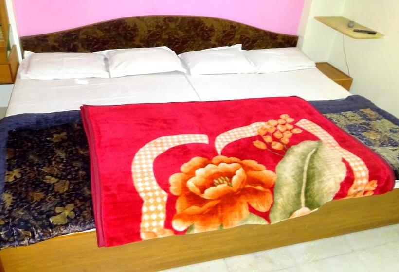 ホテル Spot On 61151 Madhuvan