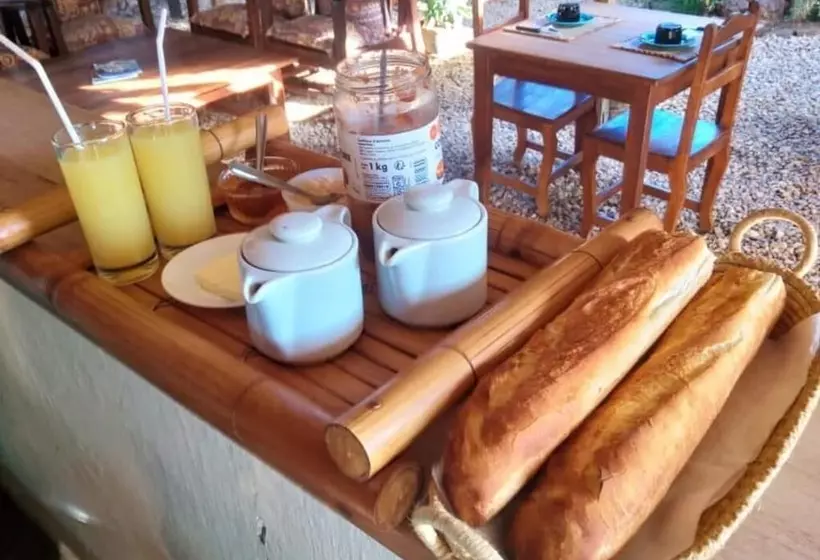 تختخواب و صبحانه Le Petit Paradis