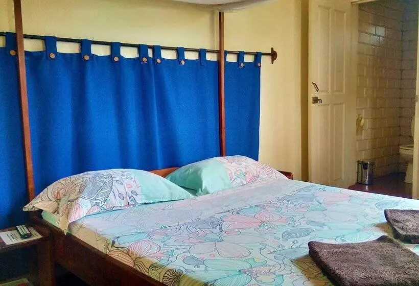 تختخواب و صبحانه Le Petit Paradis